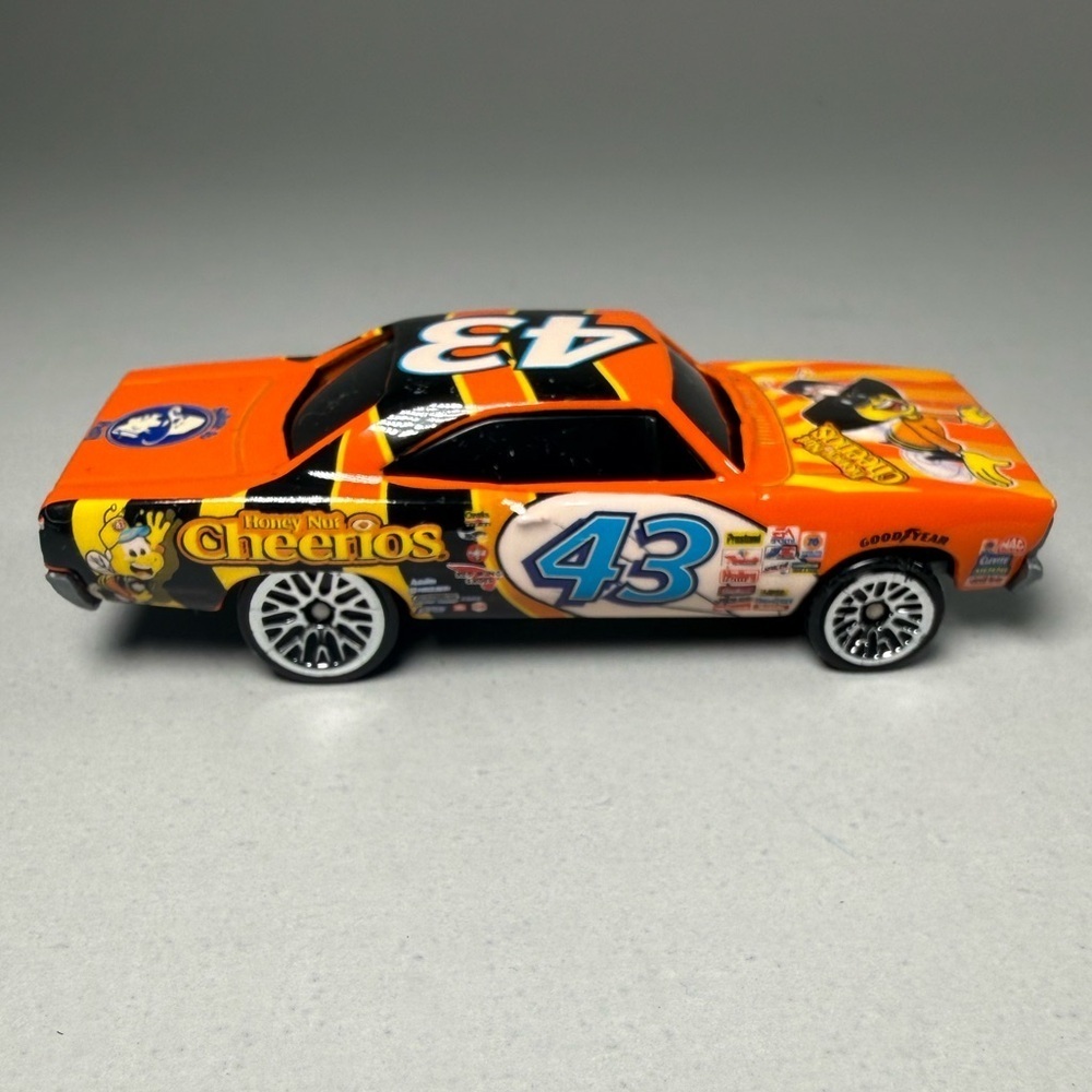 Hot Wheels 1970 Plymouth Roadrunner Honey Nut Cheerios Salute to Richard Petty